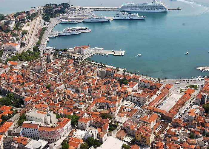 Luxury Oasis Apartament Split